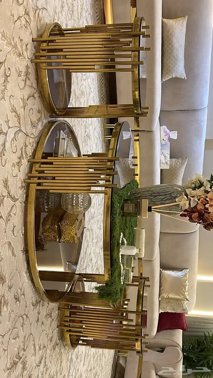 طاولة مجلس مع طاولتين خدمه للبيع نضيف جدأ 4