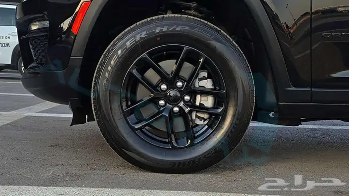 جيب جراند شيروكي لاريدو 2024 خليجي اصفار مع ضمان الوكيل 25