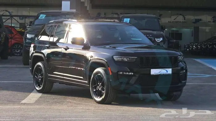 جيب جراند شيروكي لاريدو 2024 خليجي اصفار مع ضمان الوكيل 3