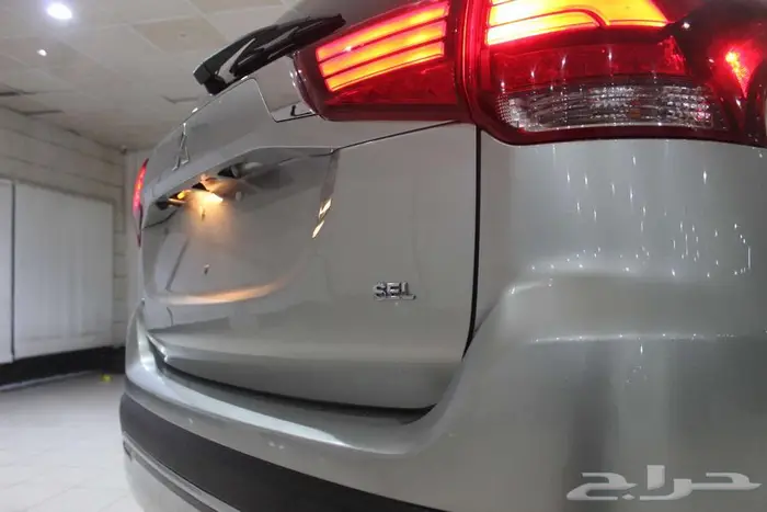 ميتسوبيشي اوتلاندر 2020 فضي بطاقة جمركية 5