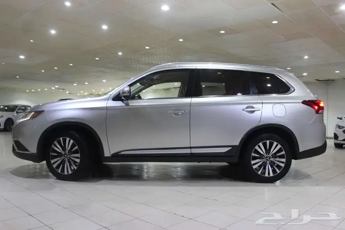 ميتسوبيشي اوتلاندر 2020 فضي بطاقة جمركية 7