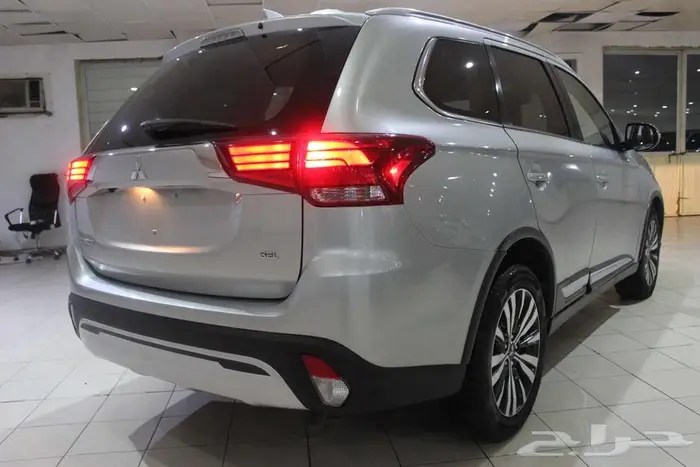 ميتسوبيشي اوتلاندر 2020 فضي بطاقة جمركية 12