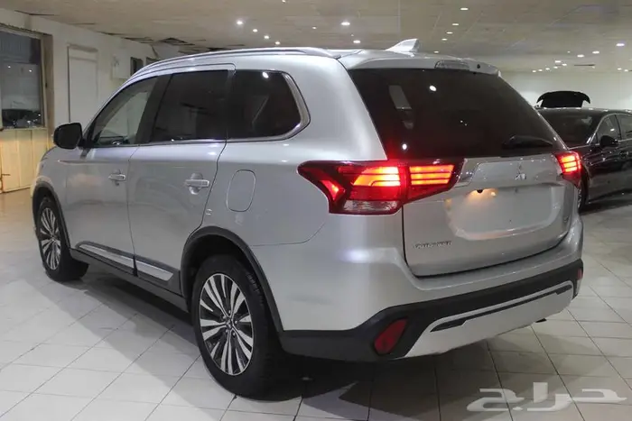 ميتسوبيشي اوتلاندر 2020 فضي بطاقة جمركية 10