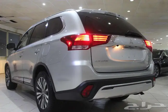 ميتسوبيشي اوتلاندر 2020 فضي بطاقة جمركية 16