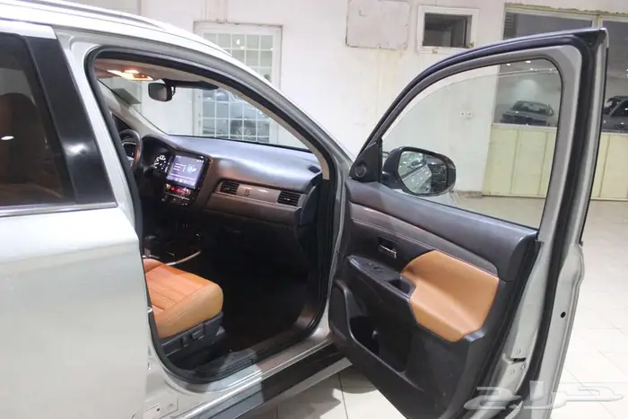 ميتسوبيشي اوتلاندر 2020 فضي بطاقة جمركية 21