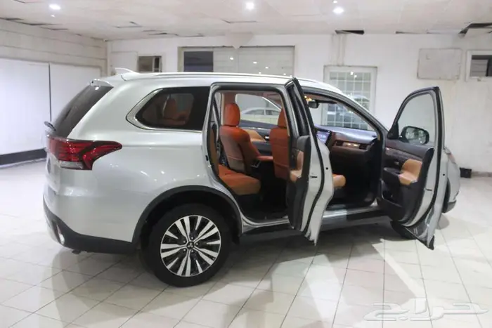 ميتسوبيشي اوتلاندر 2020 فضي بطاقة جمركية 47