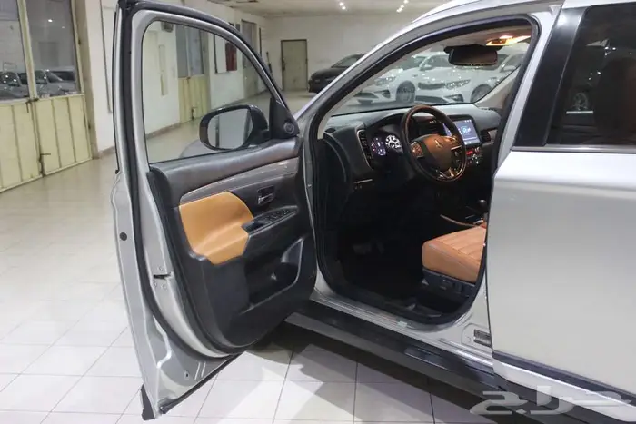 ميتسوبيشي اوتلاندر 2020 فضي بطاقة جمركية 49