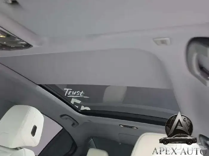 بي إم دبليو الفئة الخامسة BMW 520i 2025 داخلي كرستال 18