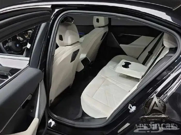 بي إم دبليو الفئة الخامسة BMW 520i 2025 داخلي كرستال 15