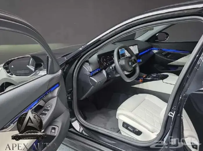 بي إم دبليو الفئة الخامسة BMW 520i 2025 داخلي كرستال 6
