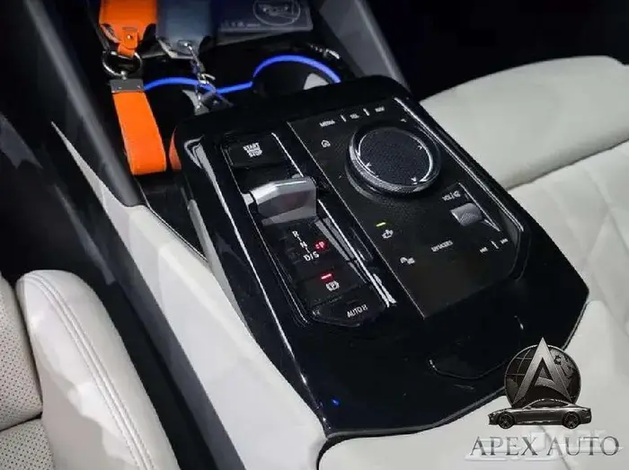 بي إم دبليو الفئة الخامسة BMW 520i 2025 داخلي كرستال 9