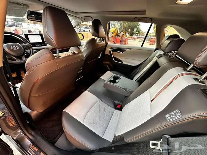 تويوتا راف فور 2024 فل كامل ادفنشر - 18 الف كيلو - مالك اول 9