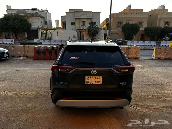 تويوتا راف فور 2024 فل كامل ادفنشر - 18 الف كيلو - مالك اول 3