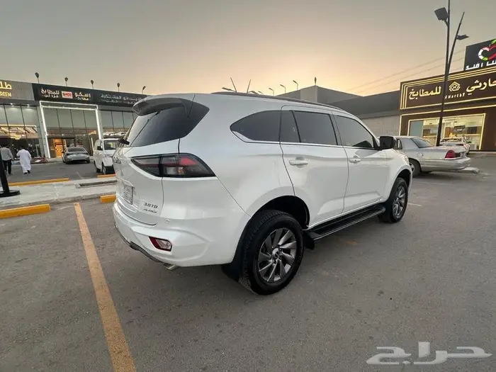 ايسوزاو ام يواكس 5