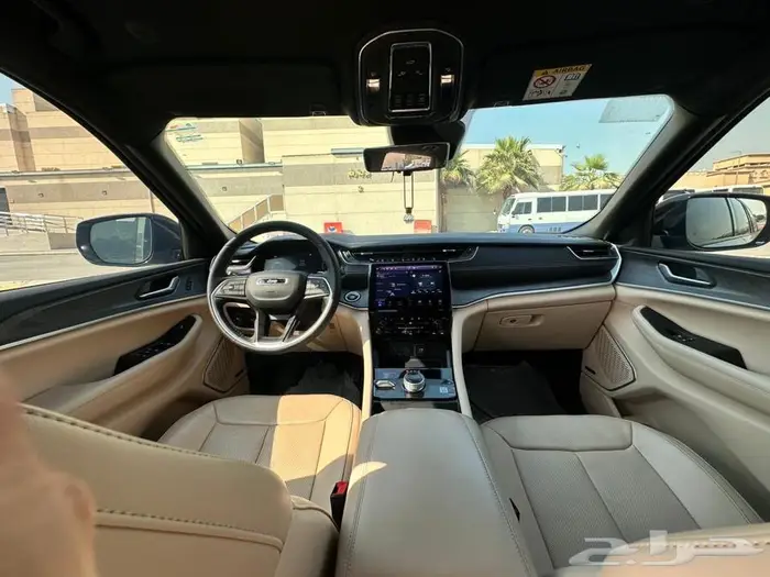 جيب قراند شيروكي 2023 ليمتيد بلص قصير 8