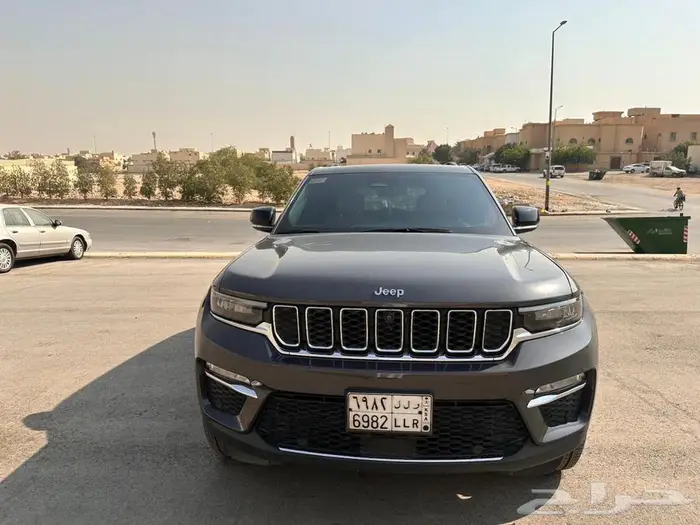 جيب قراند شيروكي 2023 ليمتيد بلص قصير 5