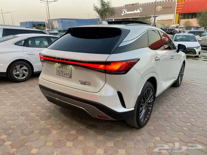 لكزس RX 350 موديل 2023 هايبرد فل كامل اعلى فئه سعودي 4