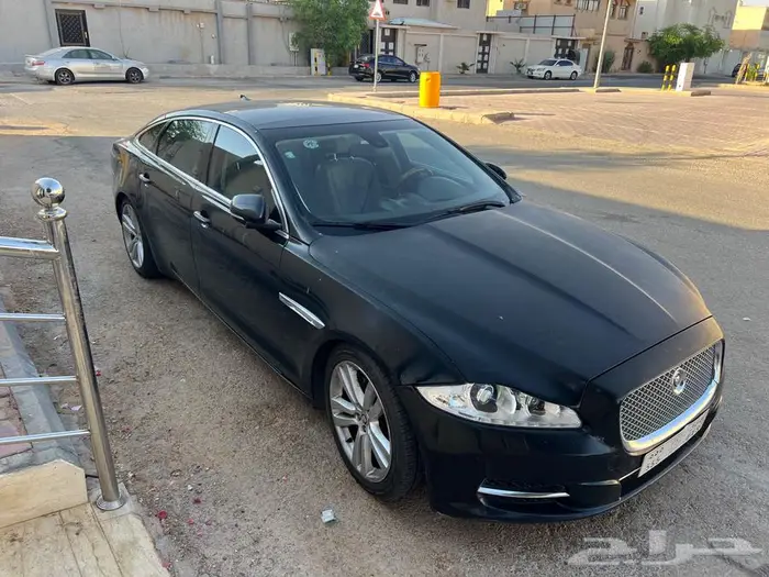 جاكور XJ L 2013 V6 مخزن 6 سنوات 12
