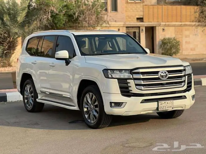 تويوتا لاندكروزر 2023 GXR 3 16