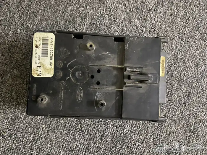 كمبيوتر انوار فورد ماركيز 2001 0