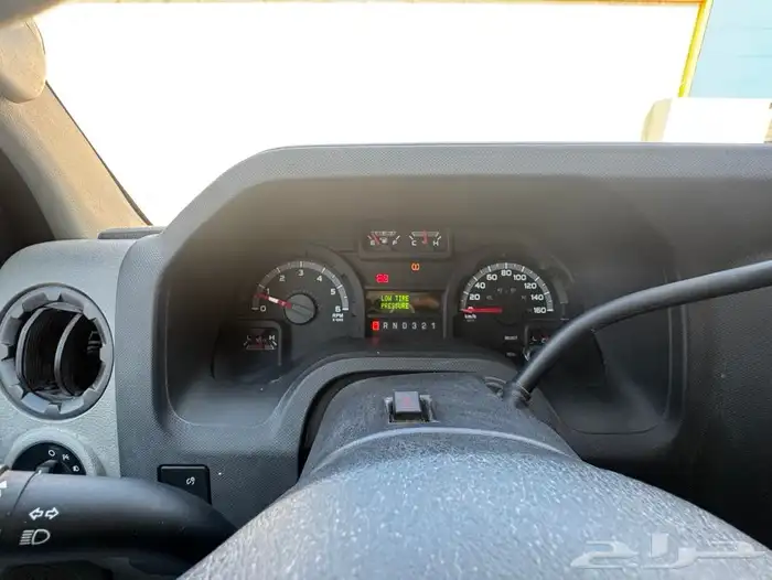 فان فورد مخزن لذوي الاحتياجات الخاصة 15