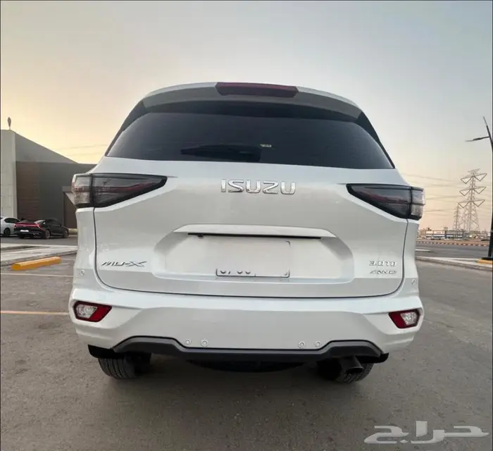 ايسوزاو ام يواكس 7