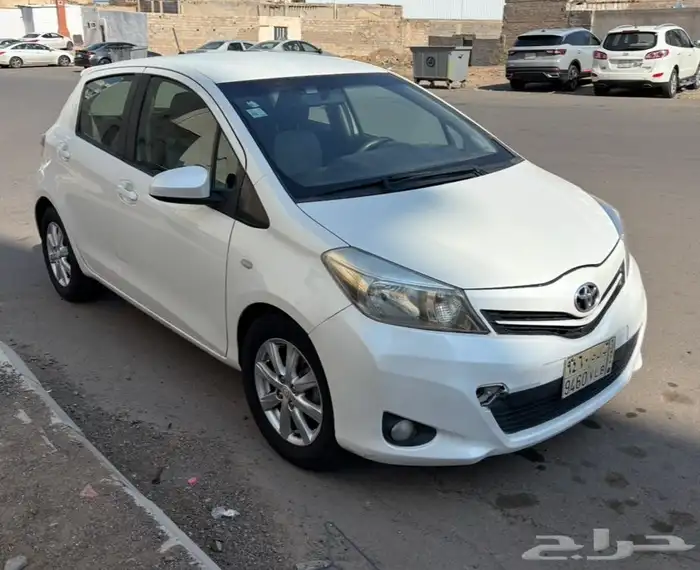 تويوتا يارس هاتشباك 2012 1