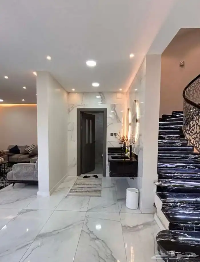 فيلا للبيع على 3 شوارع 33