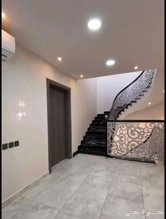 فيلا للبيع على 3 شوارع 28