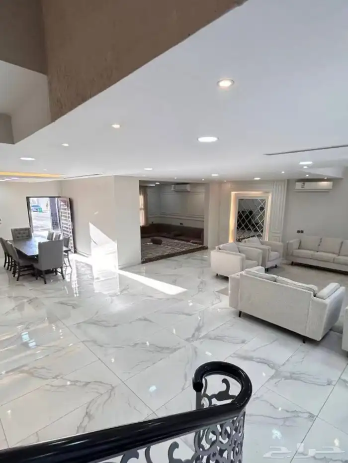 فيلا للبيع على 3 شوارع 37