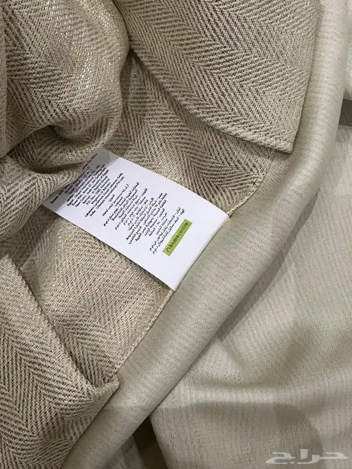 ستاير شبابيك نظيفه جدا  مع طاوله 8