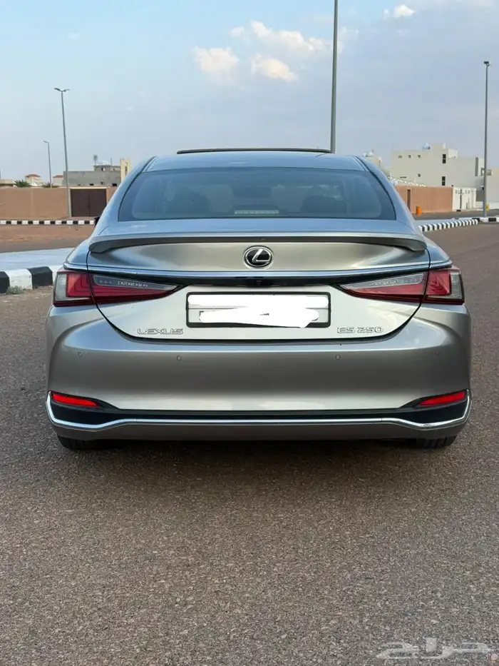للبيع لكزس 2021 11