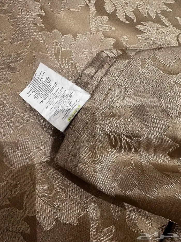 ستاير شبابيك نظيفه جدا  مع طاوله 2