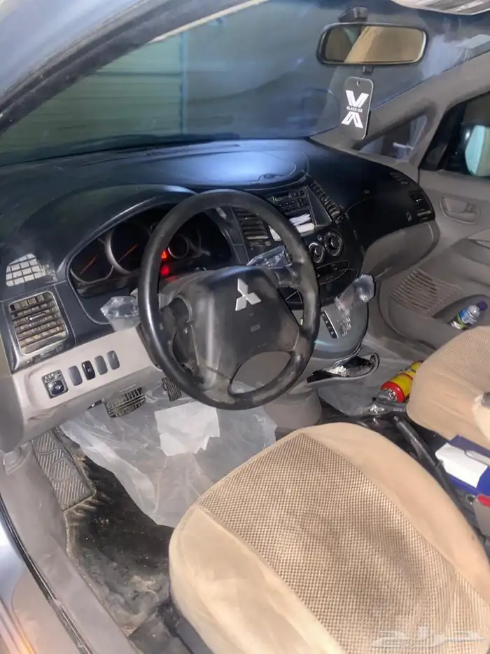 ميتسوبيشي جراندس 2010 7