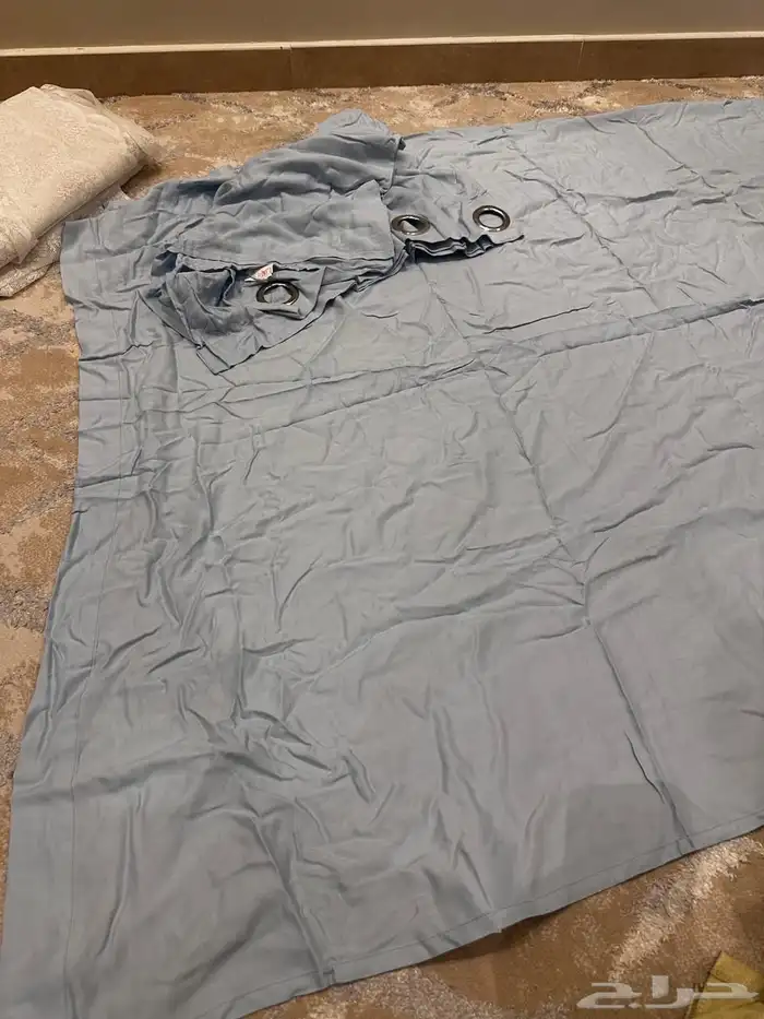 ستاير شبابيك نظيفه جدا  مع طاوله 4