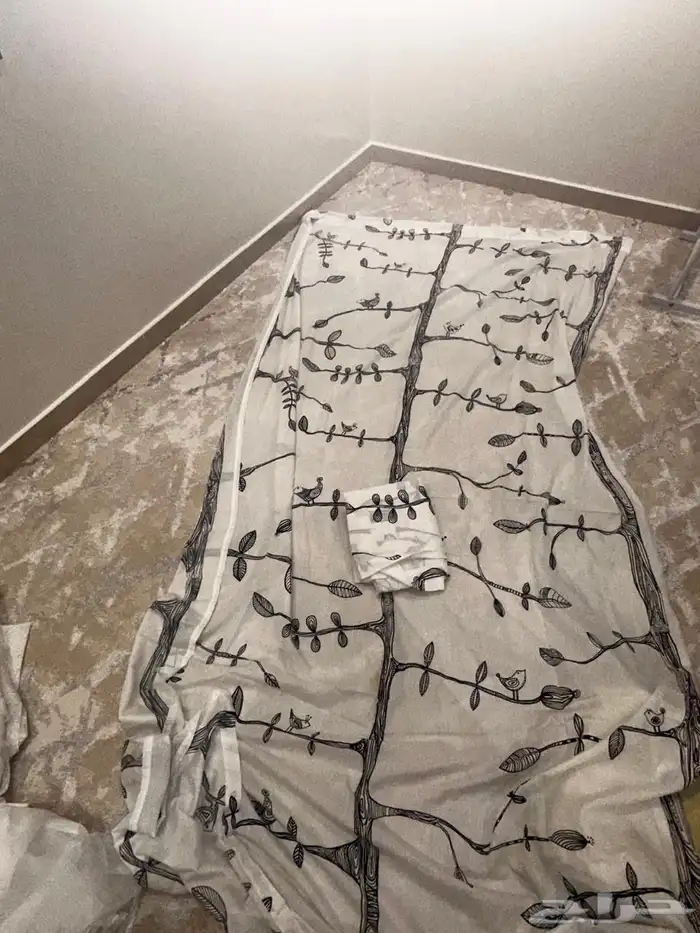 ستاير شبابيك نظيفه جدا  مع طاوله 5