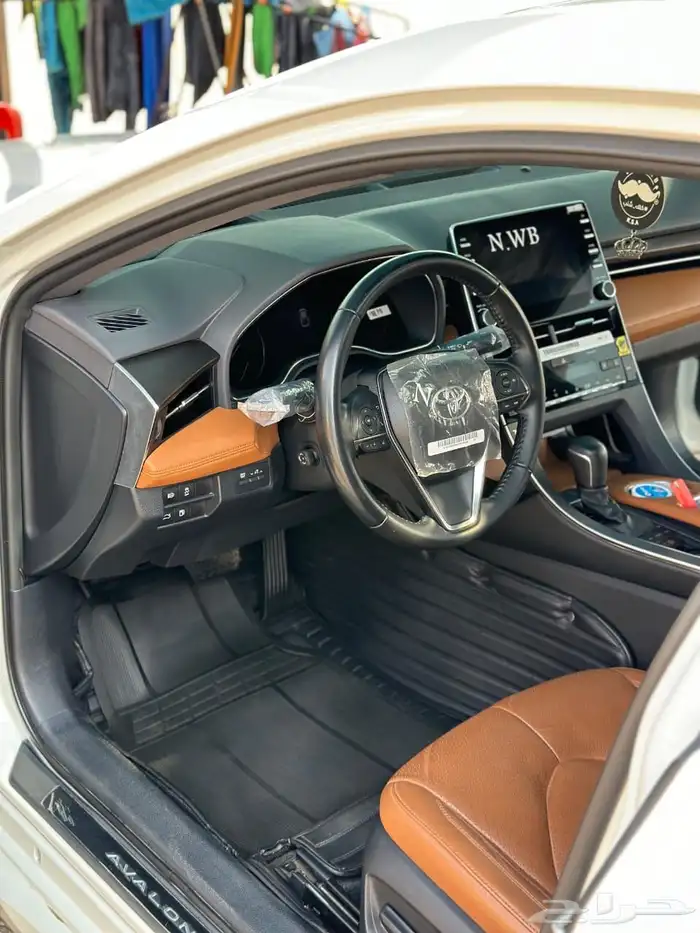 تيوتا افالون بريميوم 4