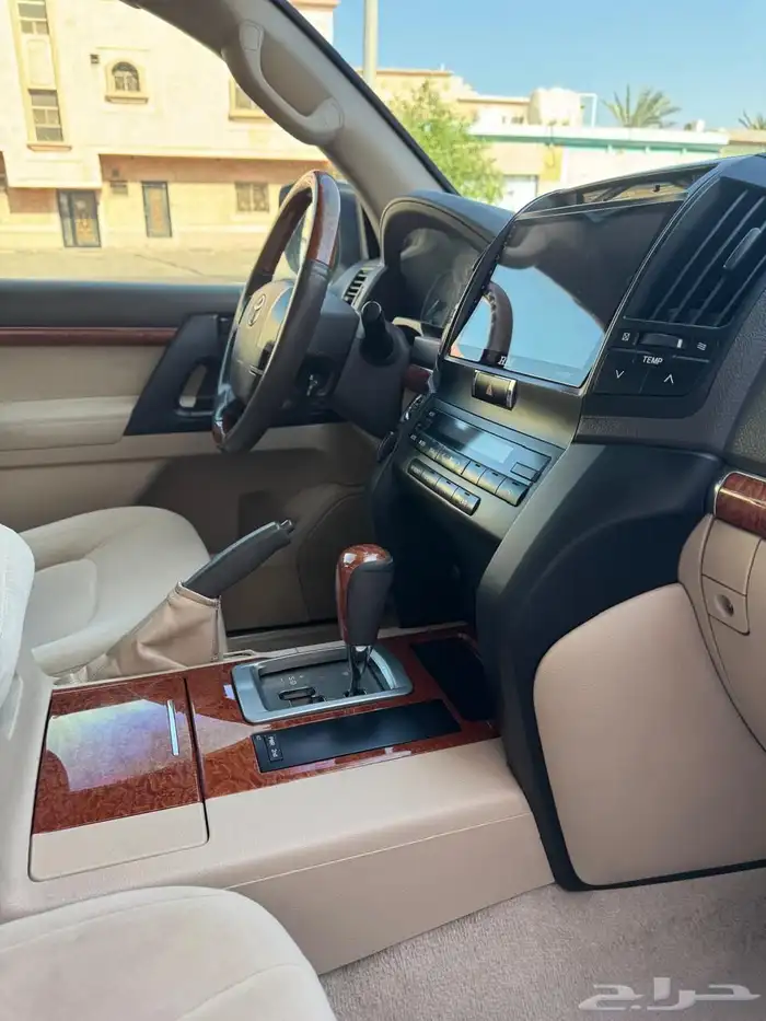 لاندكروزر نظيف جدا 14