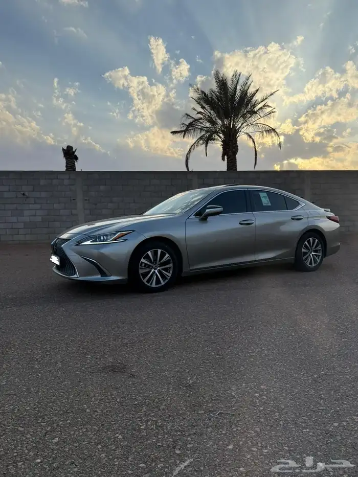 للبيع لكزس 2021 16