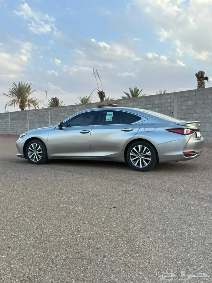 للبيع لكزس 2021 15