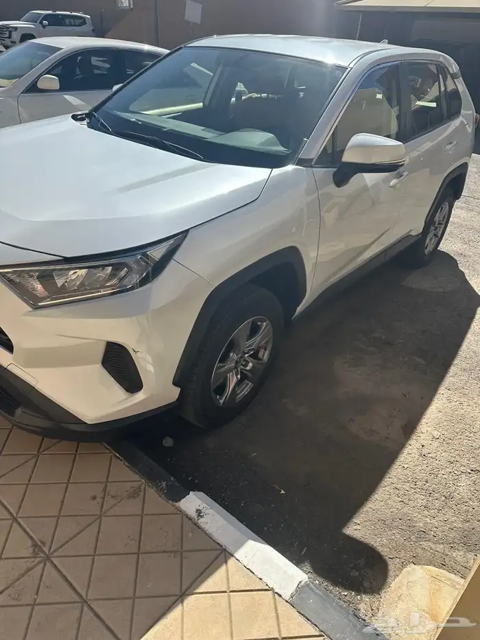 راف فور 2023 دبل مكينه 2000 وموفر بنزين شبه جديد مشمي 29000 4