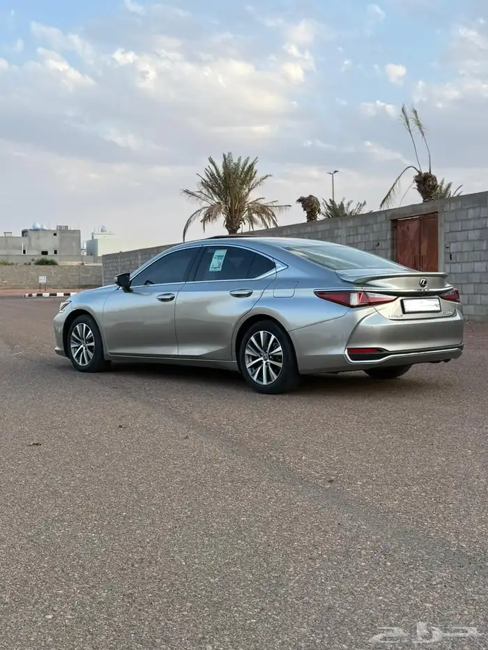 للبيع لكزس 2021 14