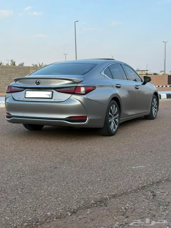 للبيع لكزس 2021 12