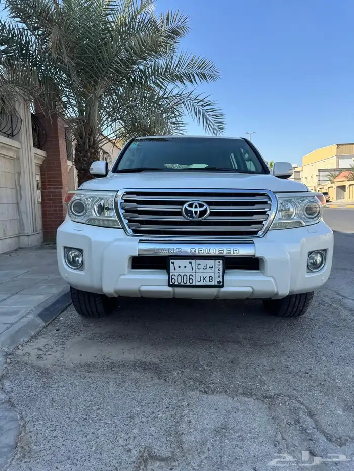 لاندكروزر نظيف جدا 8