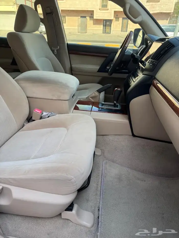 لاندكروزر نظيف جدا 13