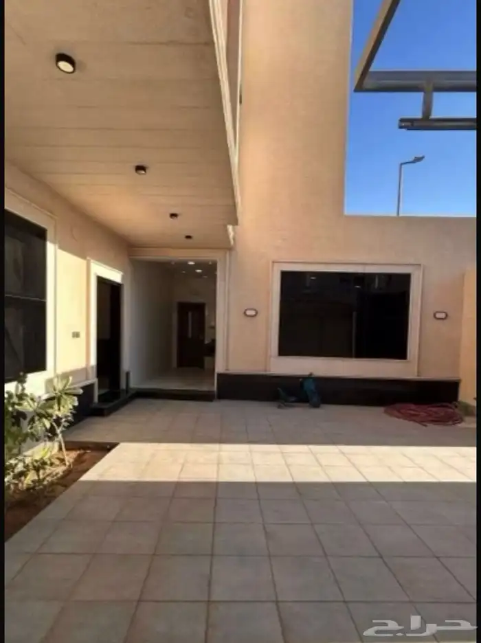 فيلا للبيع على 3 شوارع 26