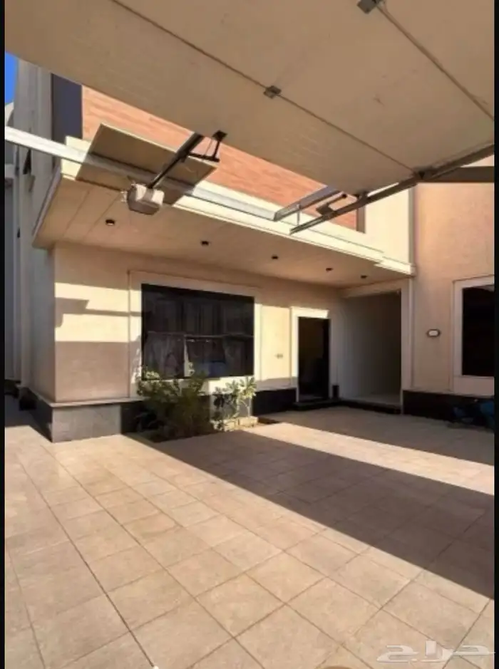 فيلا للبيع على 3 شوارع 27