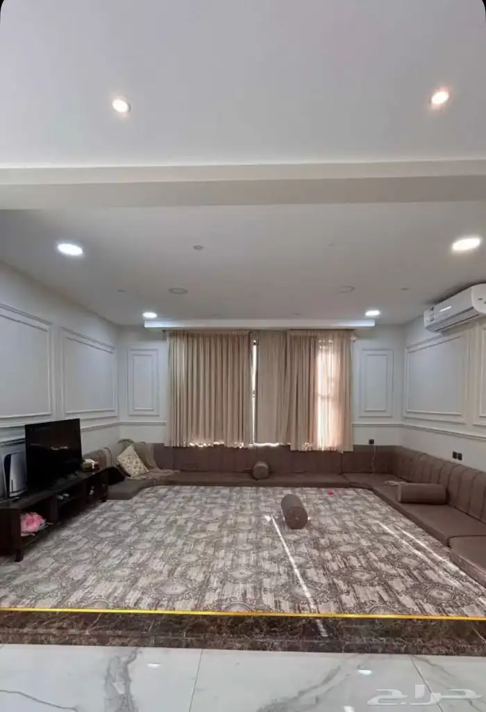 فيلا للبيع على 3 شوارع 18