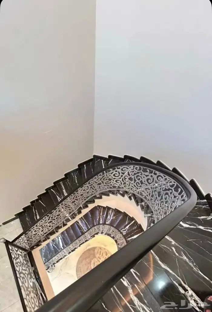 فيلا للبيع على 3 شوارع 22