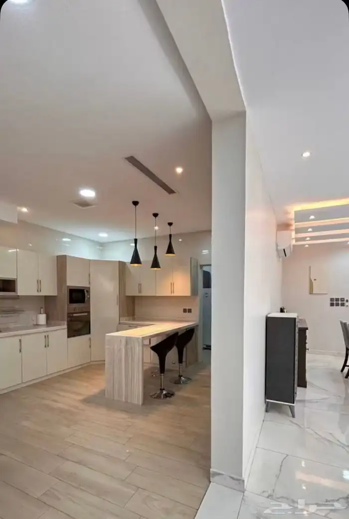 فيلا للبيع على 3 شوارع 11